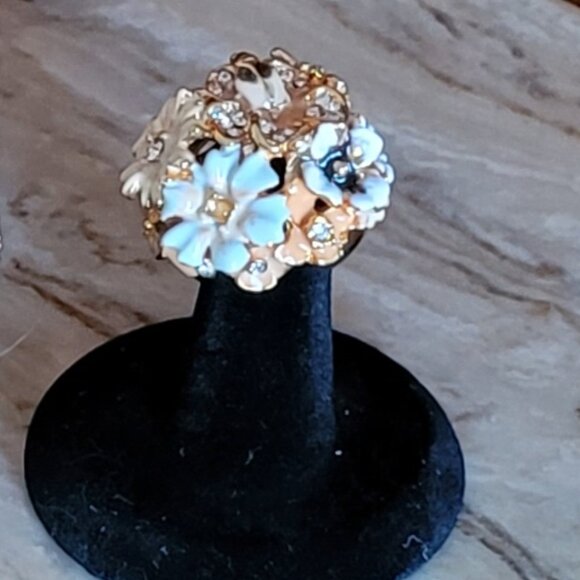 Kenneth Jay Lane Floral Bracelet Ring Set - Picture 6 of 10